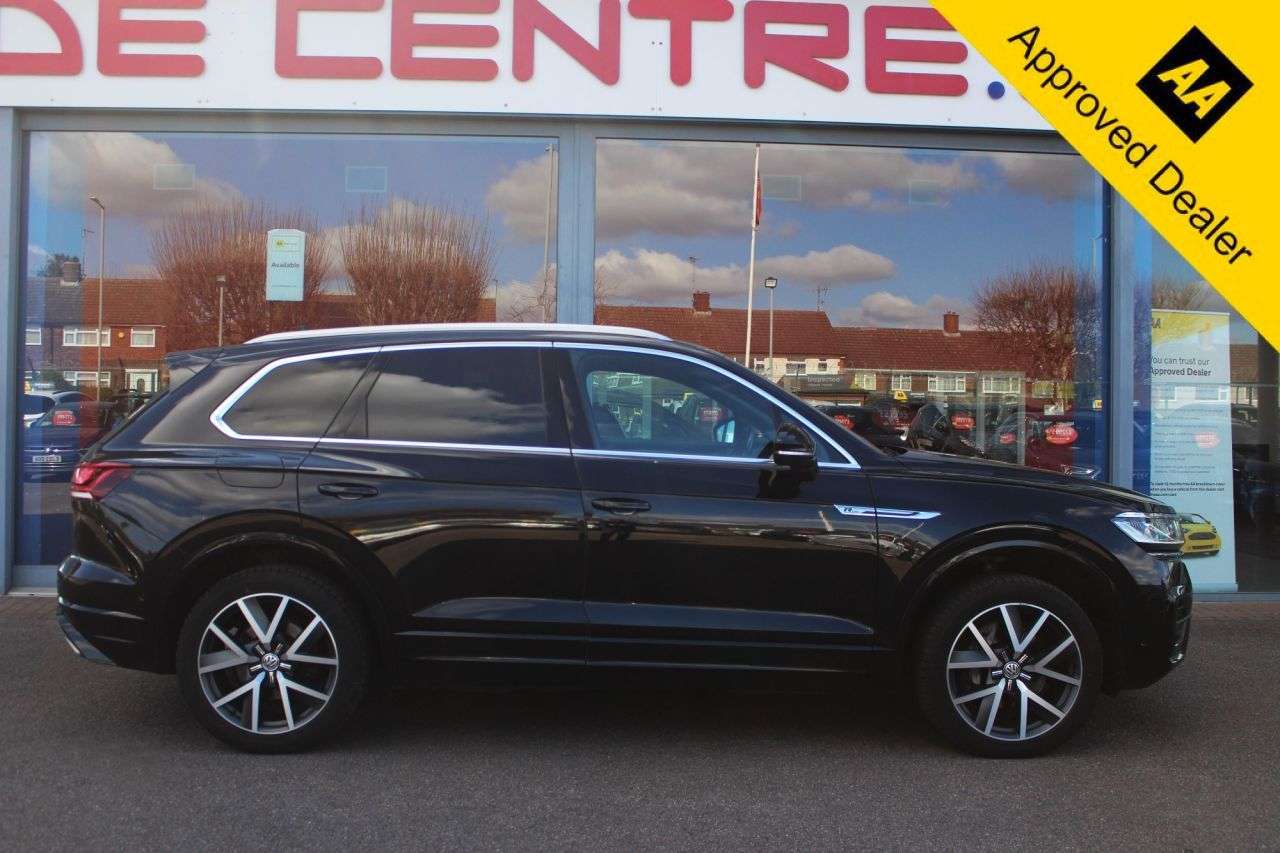 A 2018 VOLKSWAGEN TOUAREG 3.0 TDI V6 R-Line SUV 5dr Diesel Tiptronic 4Motion Euro 6 (s/s) (231 ps) HT A 2018 VOLKSWAGEN TOUAREG 3.0 TDI V6 R-Line SUV 5dr Diesel Tiptronic 4Motion Euro 6 (s/s) (231 ps) HT