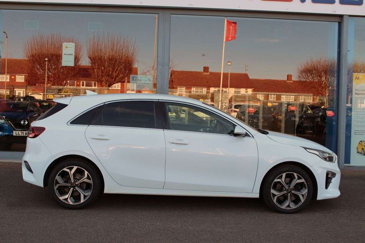 A 2019 KIA CEED 1.6 CRDi 3 Hatchback 5dr Diesel DCT Euro 6 (s/s) (114 bhp) LEDS, CRUISE, P/ A 2019 KIA CEED 1.6 CRDi 3 Hatchback 5dr Diesel DCT Euro 6 (s/s) (114 bhp) LEDS, CRUISE, P/