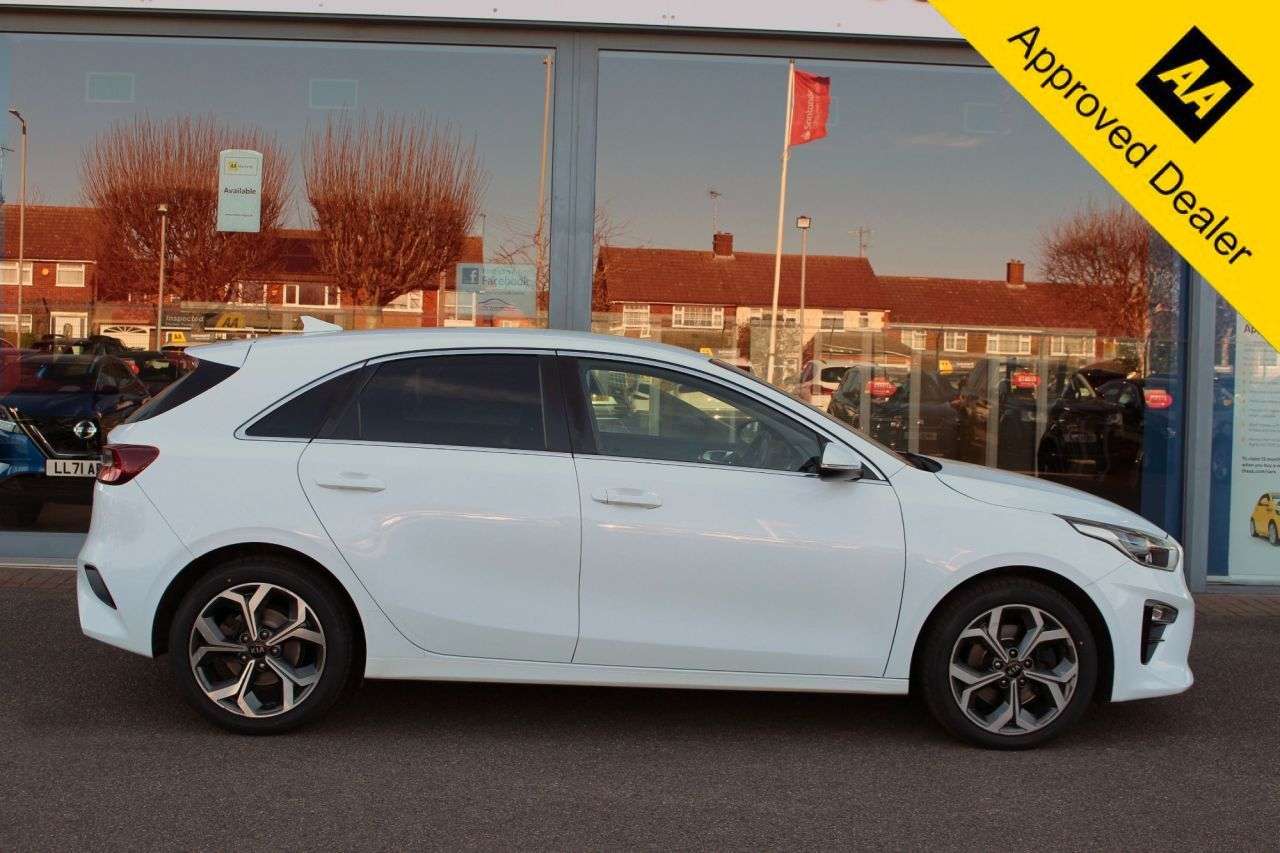 A 2019 KIA CEED 1.6 CRDi 3 Hatchback 5dr Diesel DCT Euro 6 (s/s) (114 bhp) LEDS, CRUISE, P/ A 2019 KIA CEED 1.6 CRDi 3 Hatchback 5dr Diesel DCT Euro 6 (s/s) (114 bhp) LEDS, CRUISE, P/