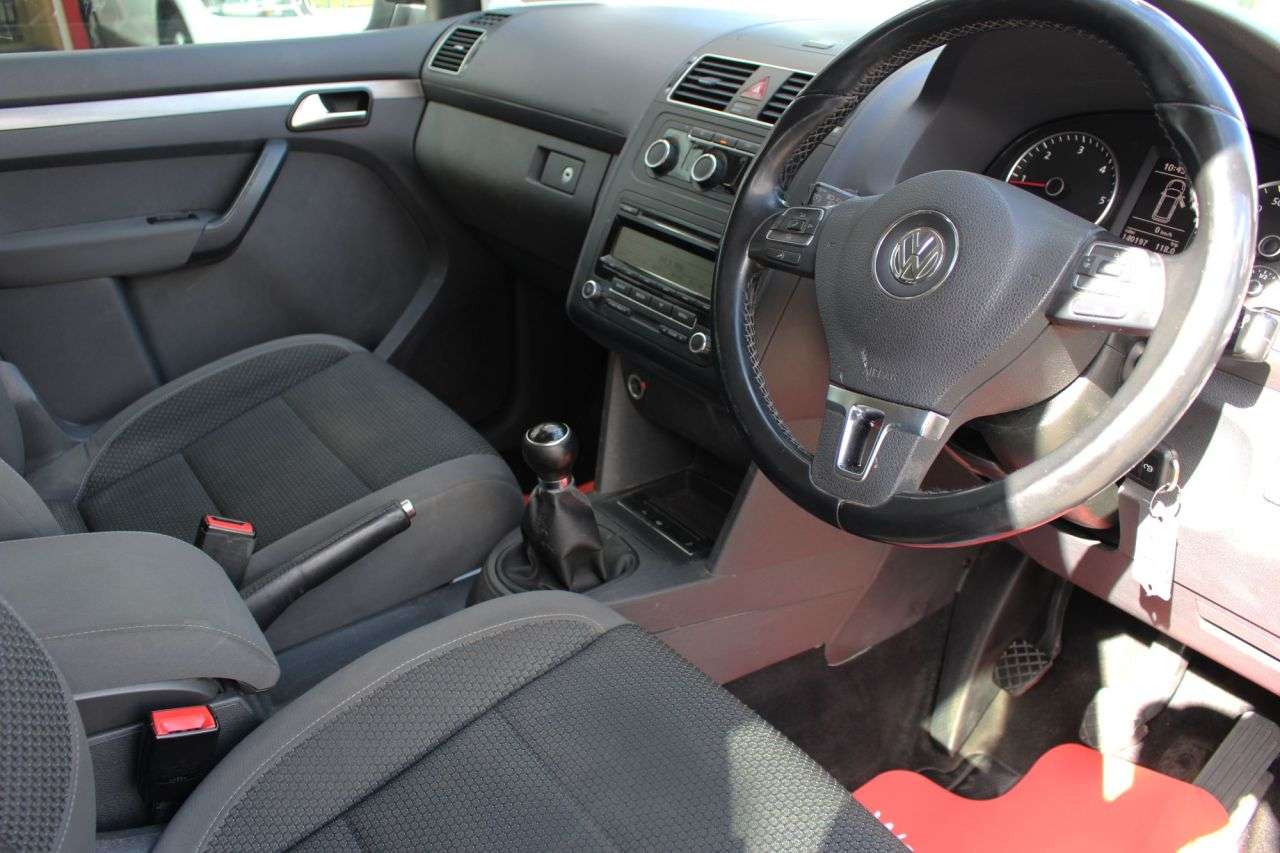 2011 VOLKSWAGEN TOURAN 2011 VOLKSWAGEN TOURAN