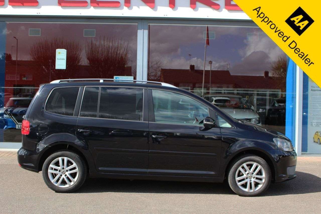 A 2011 VOLKSWAGEN TOURAN 1.6 TDI SE MPV 5dr Diesel Manual Euro 5 (105 ps) P/SENSORS, 16" ALLOYS, AIR A 2011 VOLKSWAGEN TOURAN 1.6 TDI SE MPV 5dr Diesel Manual Euro 5 (105 ps) P/SENSORS, 16" ALLOYS, AIR