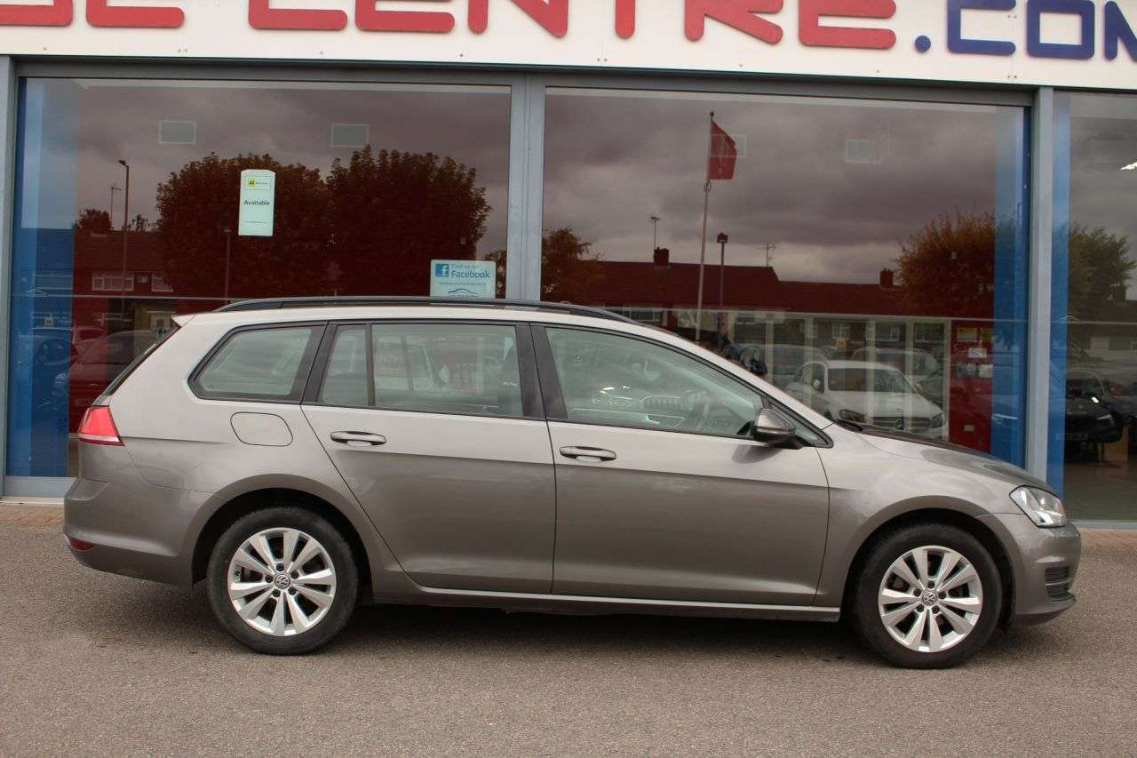 A 2016 VOLKSWAGEN GOLF 2.0 TDI BlueMotion Tech SE Estate 5dr Diesel Manual Euro 6 (s/s) (150 ps) F A 2016 VOLKSWAGEN GOLF 2.0 TDI BlueMotion Tech SE Estate 5dr Diesel Manual Euro 6 (s/s) (150 ps) F