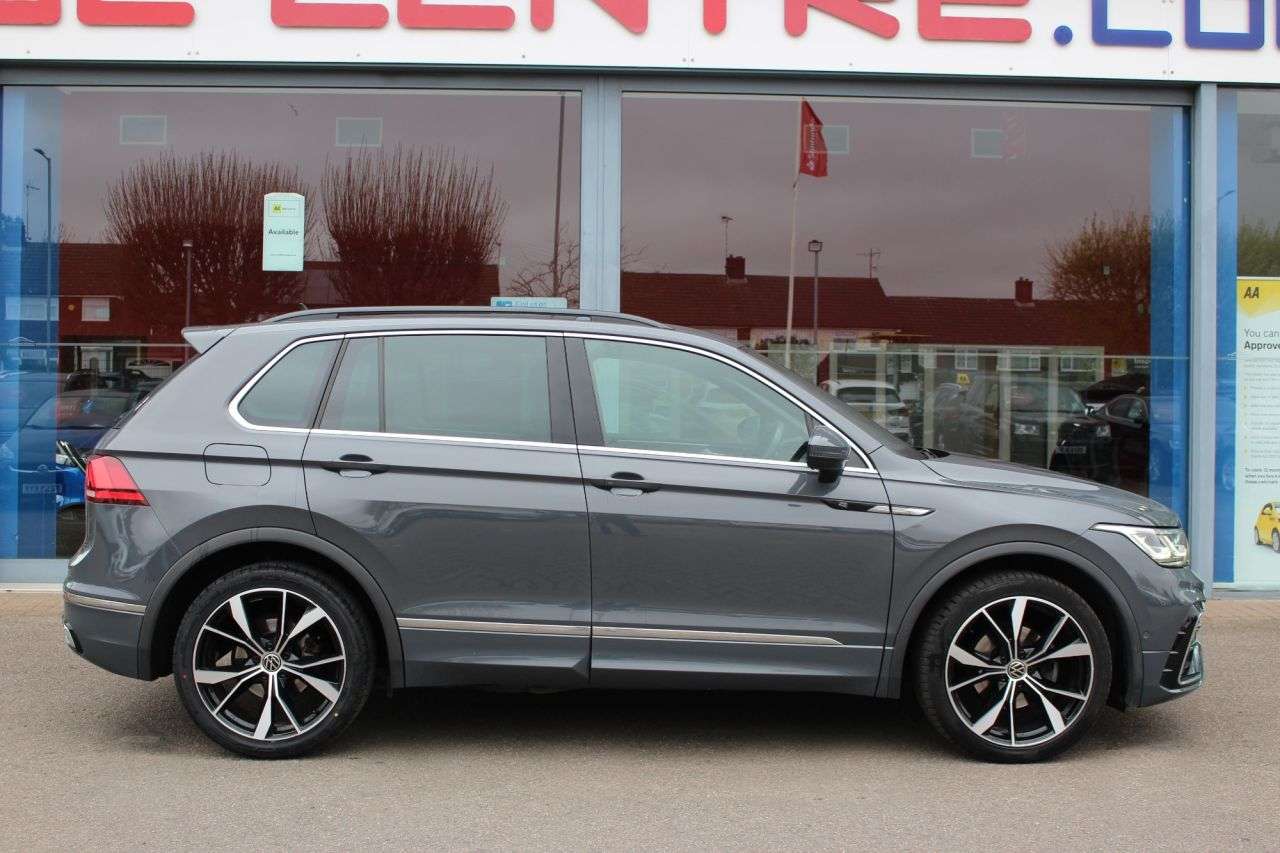 A 2022 VOLKSWAGEN TIGUAN 1.5 TSI R-Line SUV 5dr Petrol DSG Euro 6 (s/s) (150 ps) 20" ALLOYS, DIGITAL A 2022 VOLKSWAGEN TIGUAN 1.5 TSI R-Line SUV 5dr Petrol DSG Euro 6 (s/s) (150 ps) 20" ALLOYS, DIGITAL