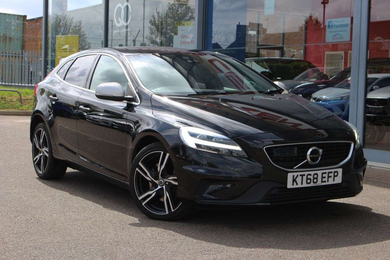 A 2019 VOLVO V40 1.5 T3 GPF R-Design Pro Hatchback 5dr Petrol Auto Euro 6 (s/s) (152 ps) CRU A 2019 VOLVO V40 1.5 T3 GPF R-Design Pro Hatchback 5dr Petrol Auto Euro 6 (s/s) (152 ps) CRU