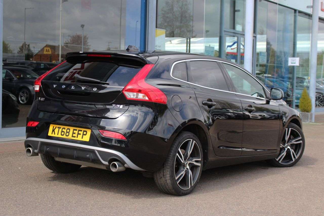 2019 VOLVO V40 2019 VOLVO V40