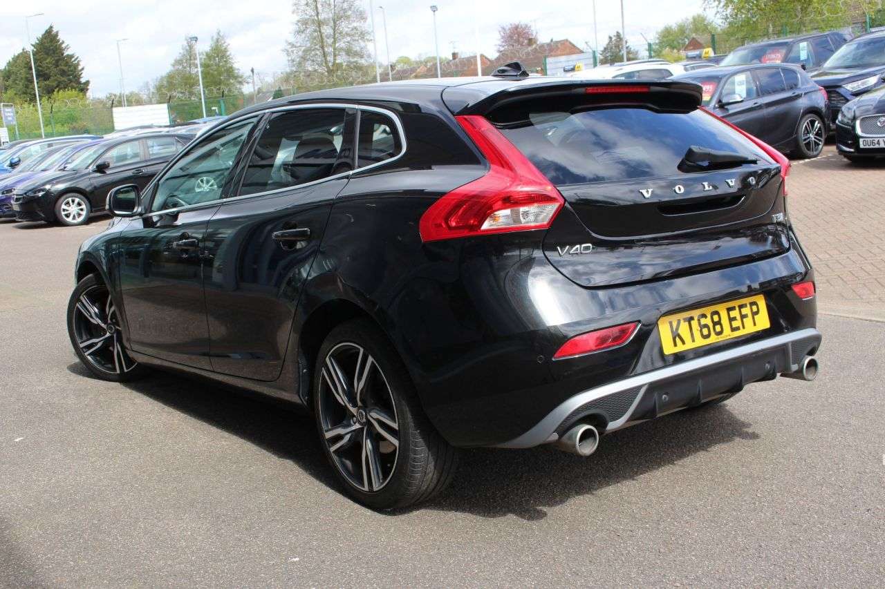2019 VOLVO V40 2019 VOLVO V40