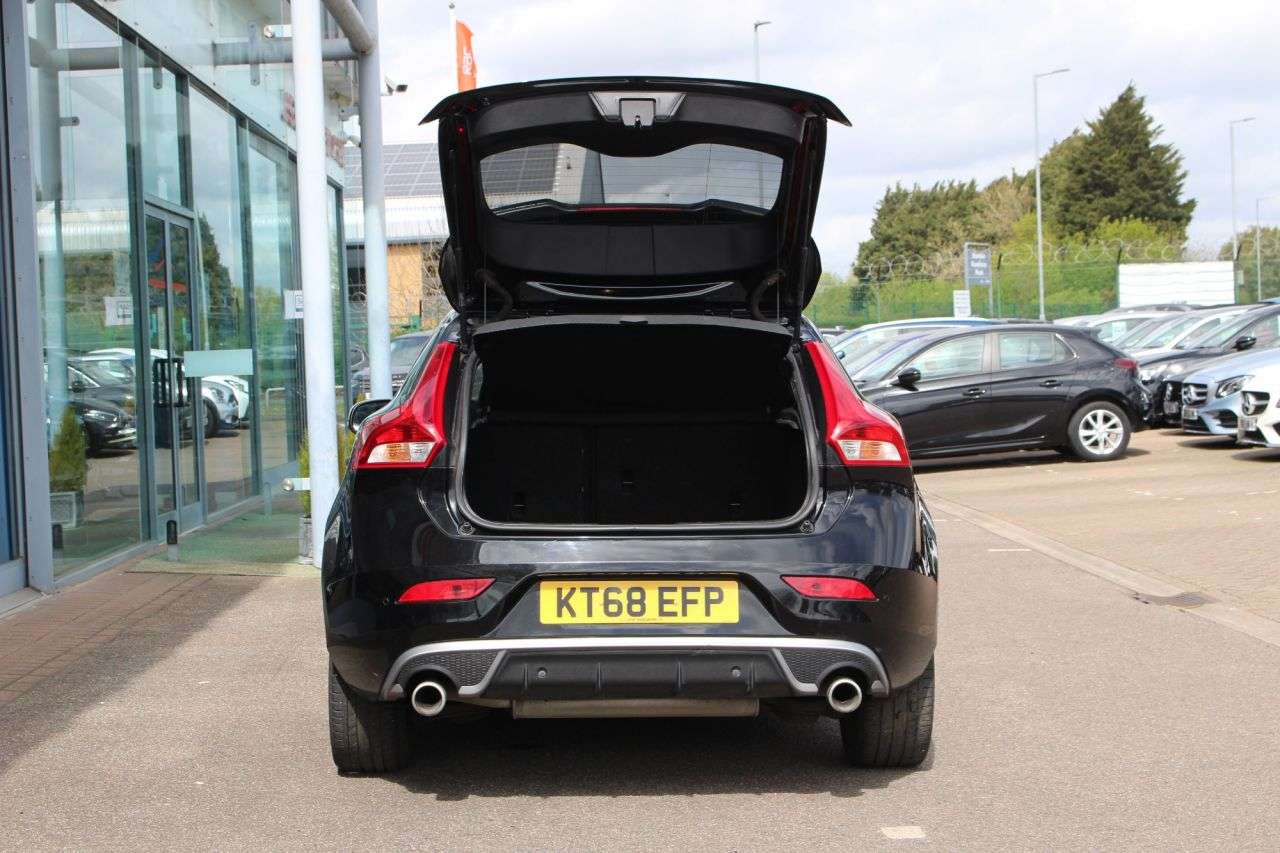 2019 VOLVO V40 2019 VOLVO V40