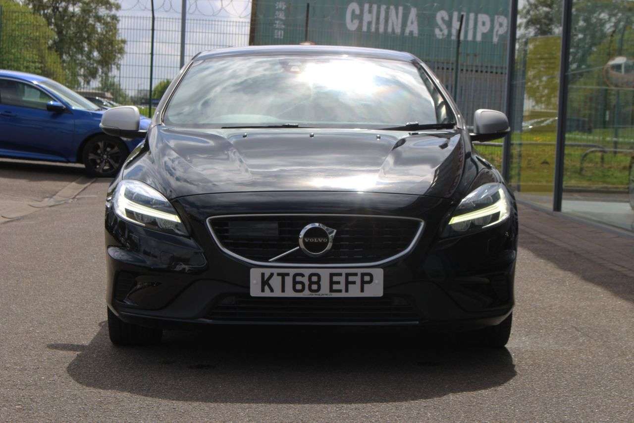 2019 VOLVO V40 2019 VOLVO V40