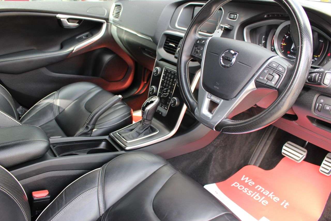 2019 VOLVO V40 2019 VOLVO V40