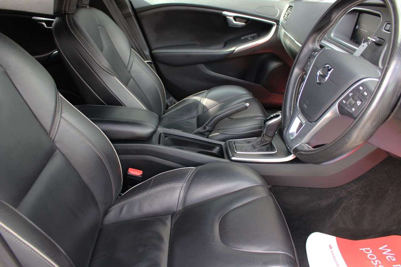 2019 VOLVO V40 2019 VOLVO V40