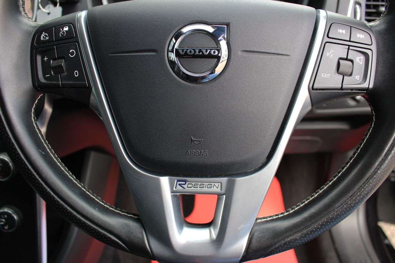 2019 VOLVO V40 2019 VOLVO V40