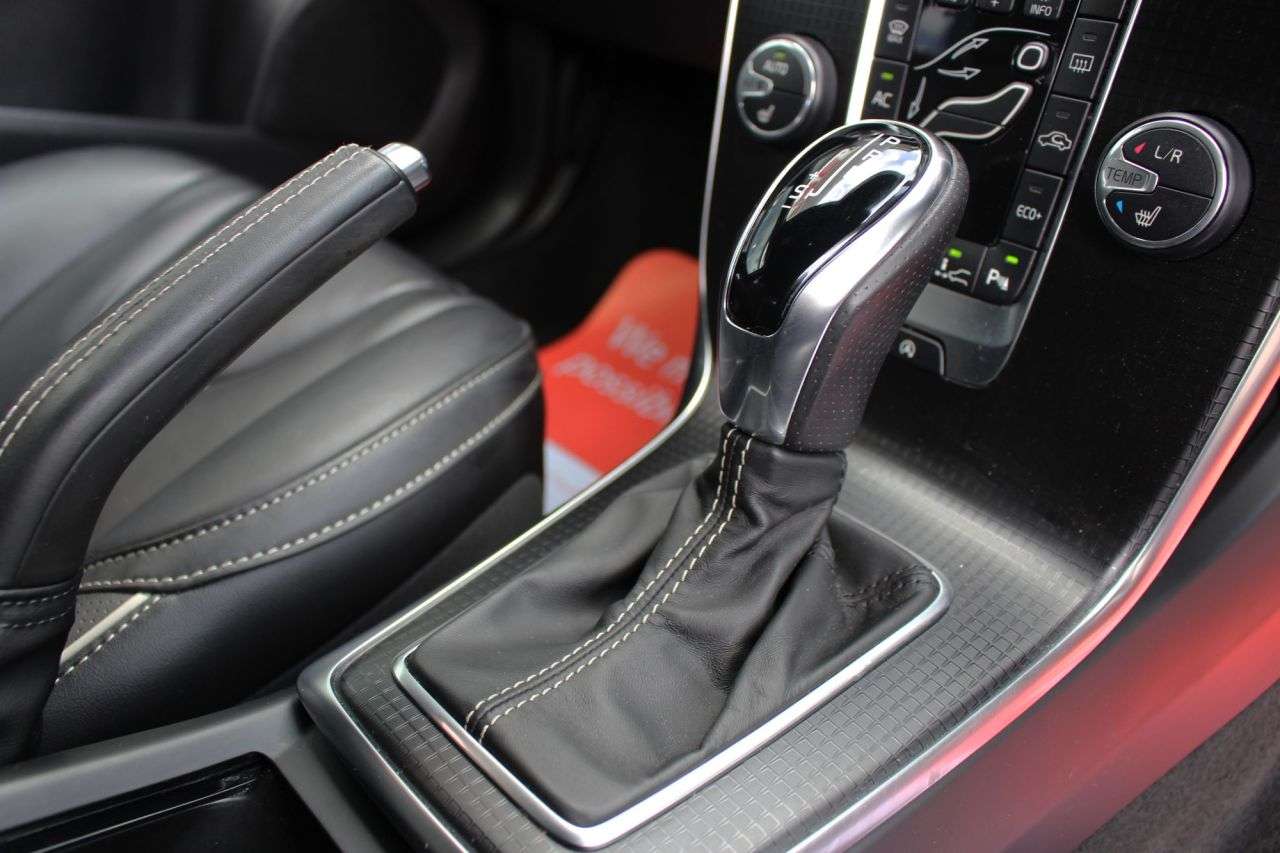 2019 VOLVO V40 2019 VOLVO V40