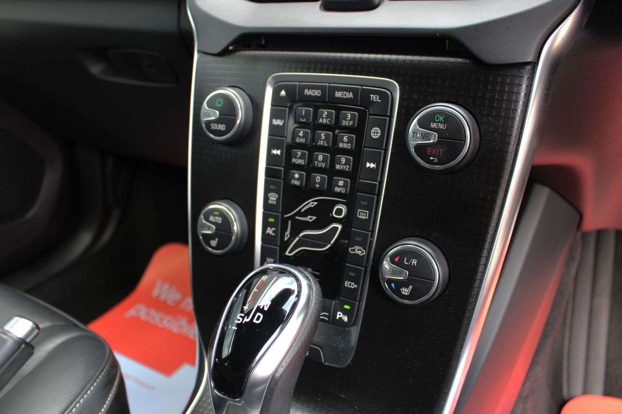 2019 VOLVO V40 2019 VOLVO V40