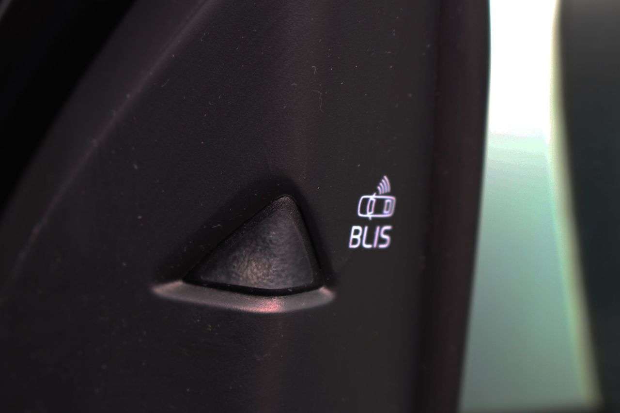 2019 VOLVO V40 2019 VOLVO V40