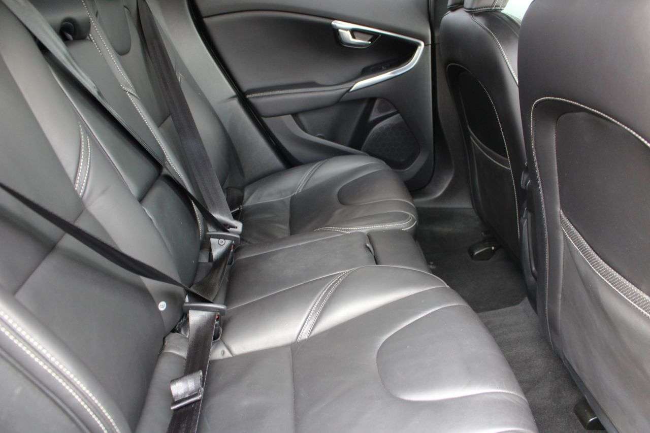 2019 VOLVO V40 2019 VOLVO V40