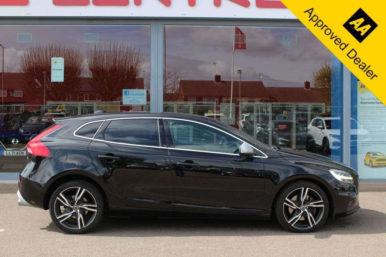 2019 VOLVO V40 2019 VOLVO V40