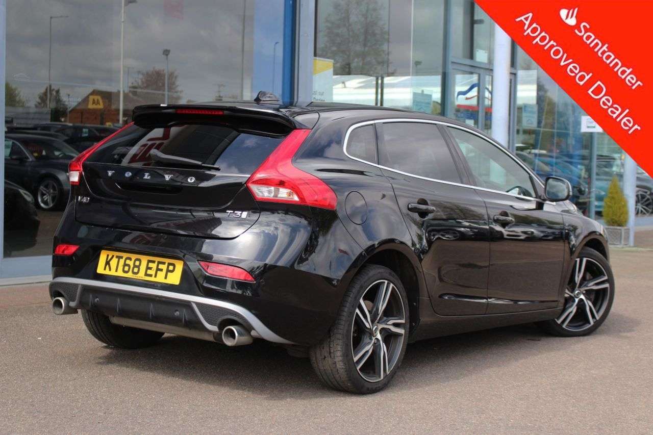 2019 VOLVO V40 2019 VOLVO V40