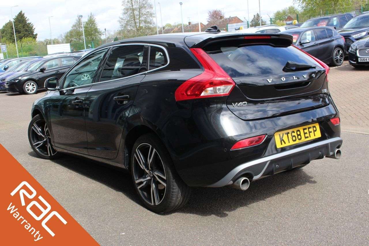2019 VOLVO V40 2019 VOLVO V40