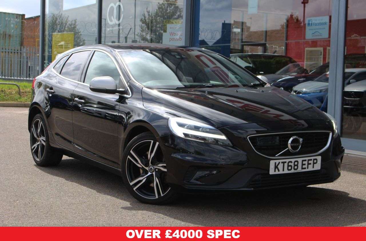 A 2019 VOLVO V40 1.5 T3 GPF R-Design Pro Hatchback 5dr Petrol Auto Euro 6 (s/s) (152 ps) CRU A 2019 VOLVO V40 1.5 T3 GPF R-Design Pro Hatchback 5dr Petrol Auto Euro 6 (s/s) (152 ps) CRU