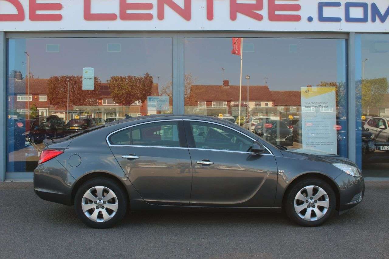 A 2010 VAUXHALL INSIGNIA 1.8 16V SE Hatchback 5dr Petrol Manual Euro 5 (140 ps) 2 OWNERS, P/SENSORS, A 2010 VAUXHALL INSIGNIA 1.8 16V SE Hatchback 5dr Petrol Manual Euro 5 (140 ps) 2 OWNERS, P/SENSORS,