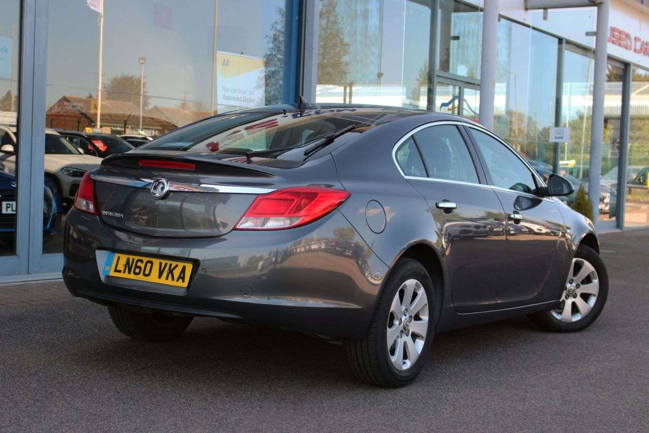 A 2010 VAUXHALL INSIGNIA 1.8 16V SE Hatchback 5dr Petrol Manual Euro 5 (140 ps) 2 OWNERS, P/SENSORS, A 2010 VAUXHALL INSIGNIA 1.8 16V SE Hatchback 5dr Petrol Manual Euro 5 (140 ps) 2 OWNERS, P/SENSORS,