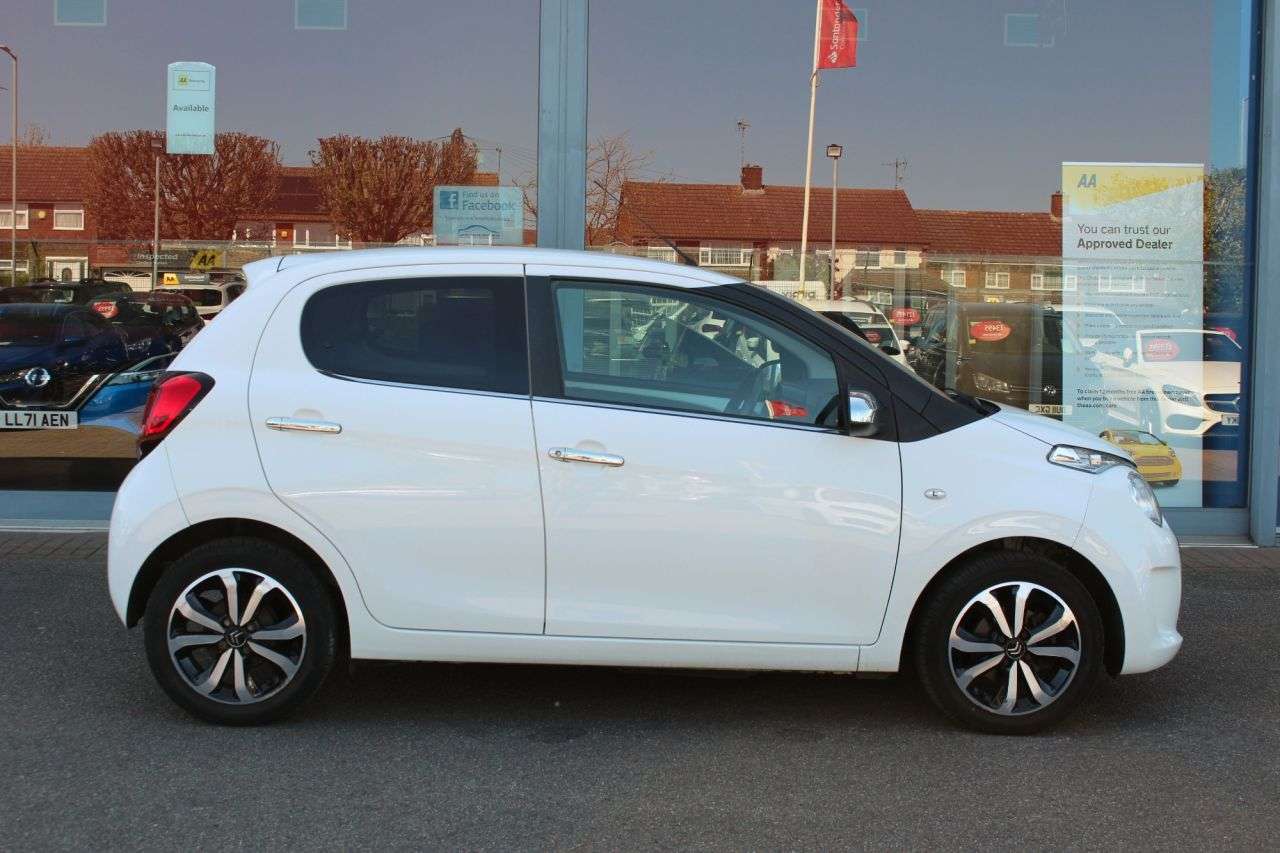 A 2021 CITROEN C1 1.0 VTi Shine Hatchback 5dr Petrol Manual Euro 6 (s/s) (72 ps) 15" ALLOYS, A 2021 CITROEN C1 1.0 VTi Shine Hatchback 5dr Petrol Manual Euro 6 (s/s) (72 ps) 15" ALLOYS,