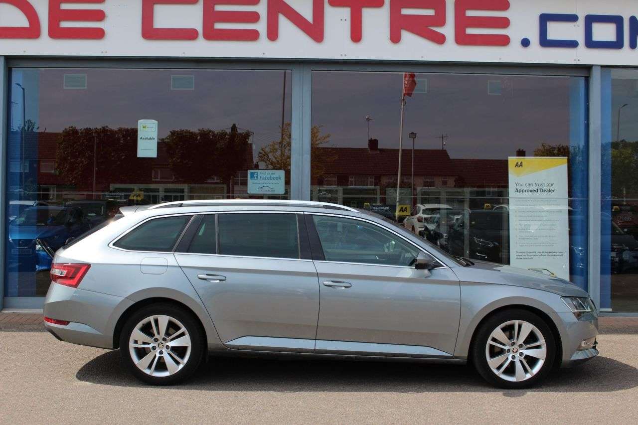 A 2017 SKODA SUPERB 2.0 TDI SE L Executive Estate 5dr Diesel DSG Auto 6Spd Euro 6 (s/s) (190 ps A 2017 SKODA SUPERB 2.0 TDI SE L Executive Estate 5dr Diesel DSG Auto 6Spd Euro 6 (s/s) (190 ps