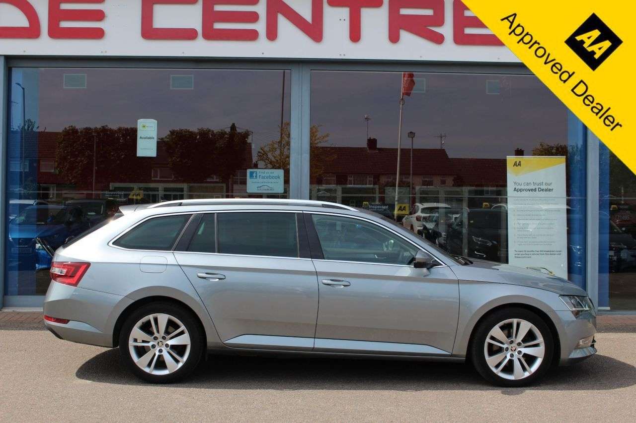 A 2017 SKODA SUPERB 2.0 TDI SE L Executive Estate 5dr Diesel DSG Auto 6Spd Euro 6 (s/s) (190 ps A 2017 SKODA SUPERB 2.0 TDI SE L Executive Estate 5dr Diesel DSG Auto 6Spd Euro 6 (s/s) (190 ps