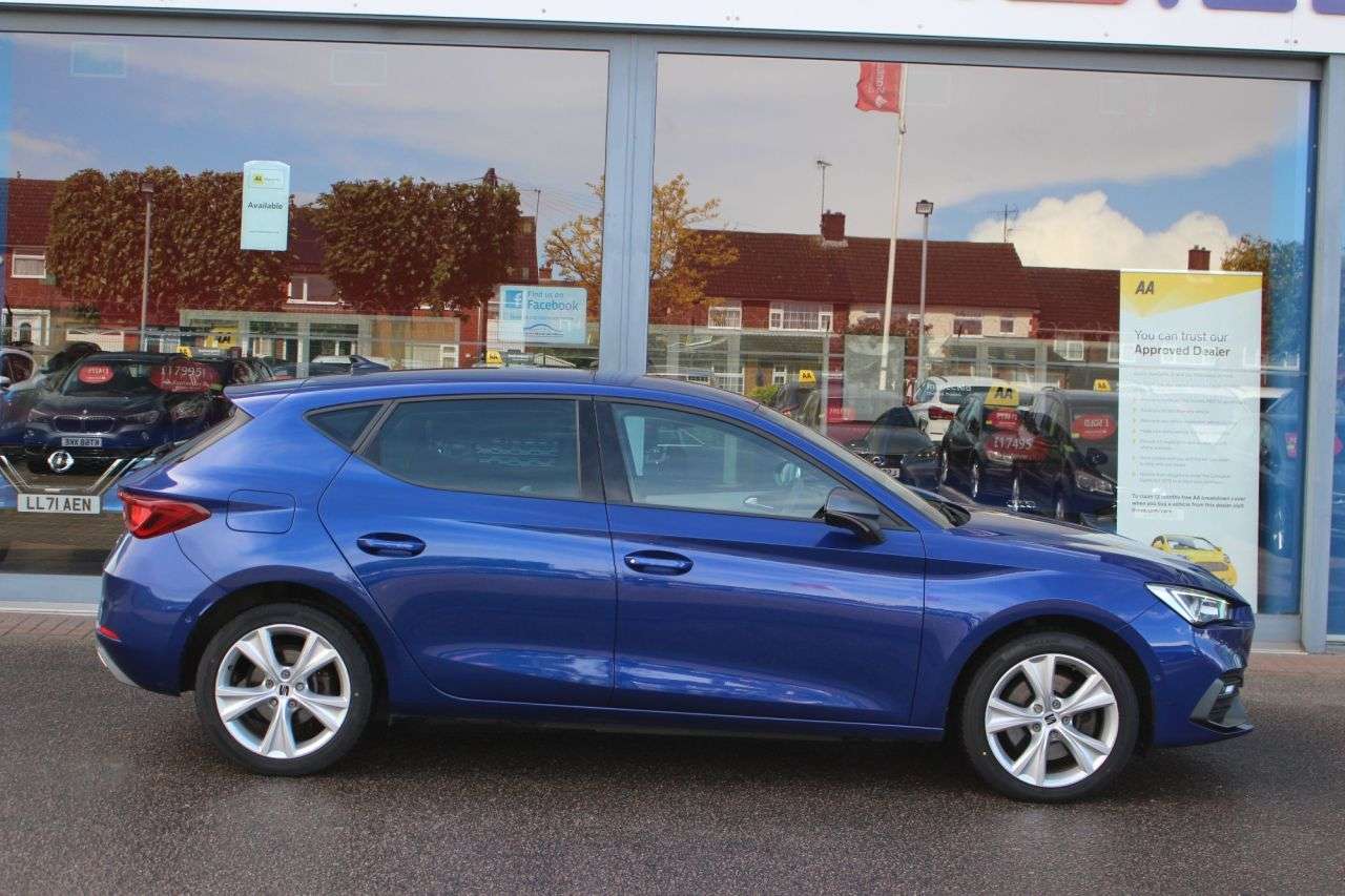 A 2020 SEAT LEON 1.4 eHybrid 12.8kWh FR Hatchback 5dr Petrol Plug-in Hybrid DSG Euro 6 (s/s) A 2020 SEAT LEON 1.4 eHybrid 12.8kWh FR Hatchback 5dr Petrol Plug-in Hybrid DSG Euro 6 (s/s)