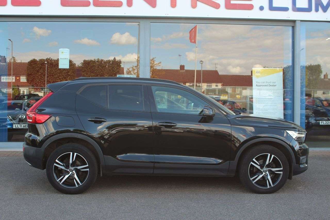 A 2018 VOLVO XC40 2.0 D3 R-Design SUV 5dr Diesel Auto Euro 6 (s/s) (150 ps) DAB, P/SENORS, CR A 2018 VOLVO XC40 2.0 D3 R-Design SUV 5dr Diesel Auto Euro 6 (s/s) (150 ps) DAB, P/SENORS, CR