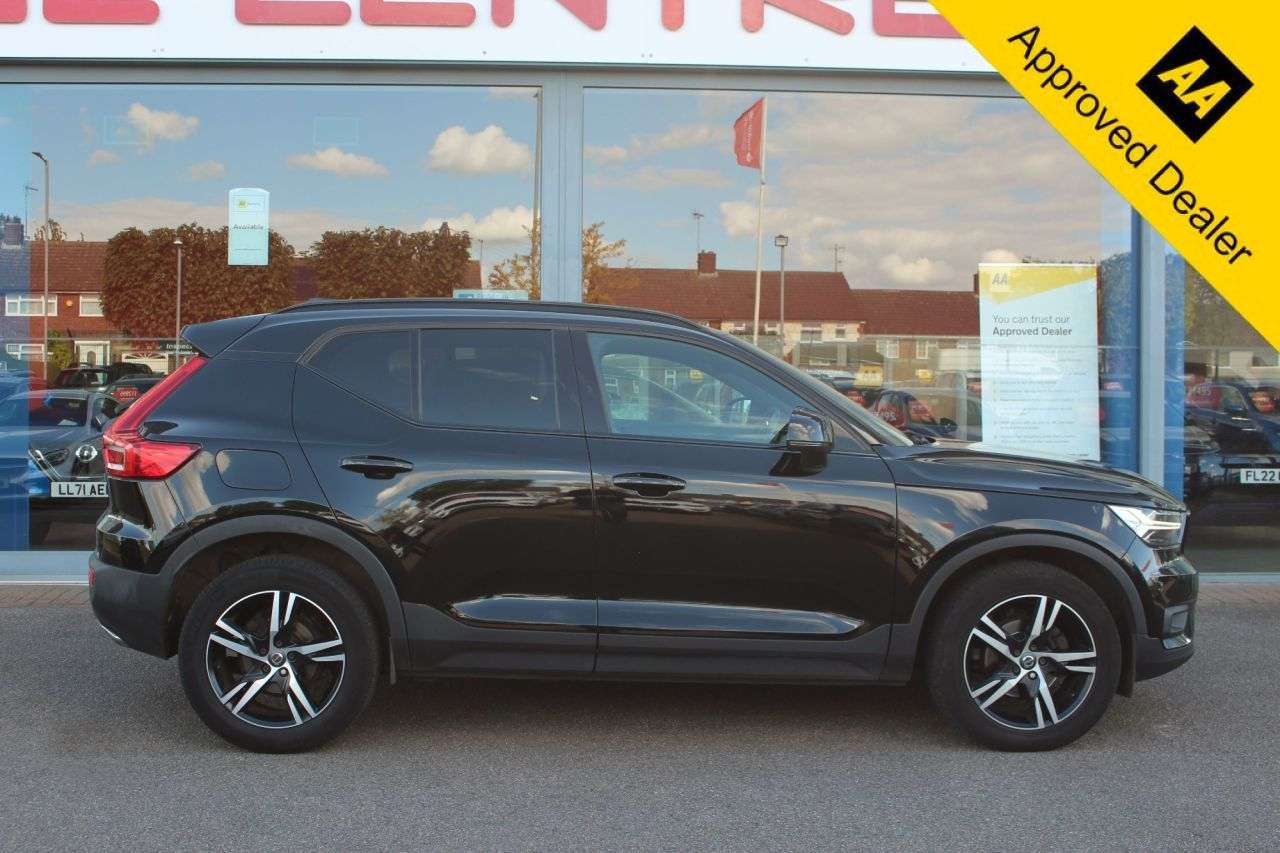 A 2018 VOLVO XC40 2.0 D3 R-Design SUV 5dr Diesel Auto Euro 6 (s/s) (150 ps) DAB, P/SENORS, CR A 2018 VOLVO XC40 2.0 D3 R-Design SUV 5dr Diesel Auto Euro 6 (s/s) (150 ps) DAB, P/SENORS, CR