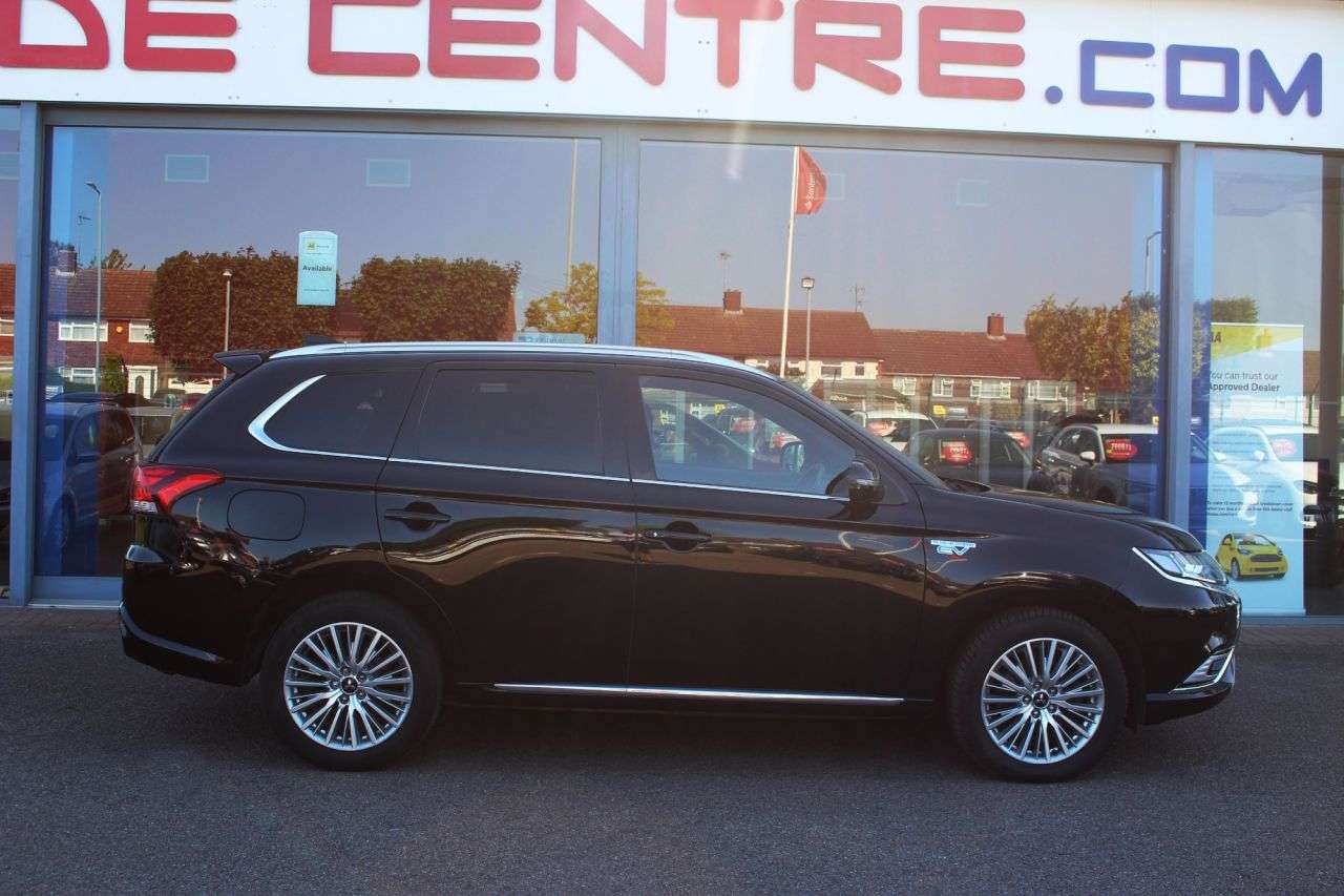 A 2018 MITSUBISHI OUTLANDER 2.4h TwinMotor 13.8kWh 4h SUV 5dr Petrol Plug-in Hybrid CVT 4WD Euro 6 (s/s A 2018 MITSUBISHI OUTLANDER 2.4h TwinMotor 13.8kWh 4h SUV 5dr Petrol Plug-in Hybrid CVT 4WD Euro 6 (s/s