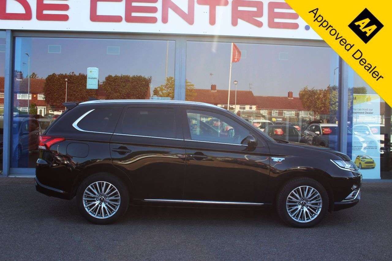 A 2018 MITSUBISHI OUTLANDER 2.4h TwinMotor 13.8kWh 4h SUV 5dr Petrol Plug-in Hybrid CVT 4WD Euro 6 (s/s A 2018 MITSUBISHI OUTLANDER 2.4h TwinMotor 13.8kWh 4h SUV 5dr Petrol Plug-in Hybrid CVT 4WD Euro 6 (s/s