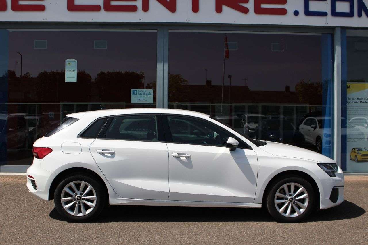 A 2021 AUDI A3 2.0 TDI 30 Technik Sportback 5dr Diesel Manual Euro 6 (s/s) (116 ps) LEDS, A 2021 AUDI A3 2.0 TDI 30 Technik Sportback 5dr Diesel Manual Euro 6 (s/s) (116 ps) LEDS,