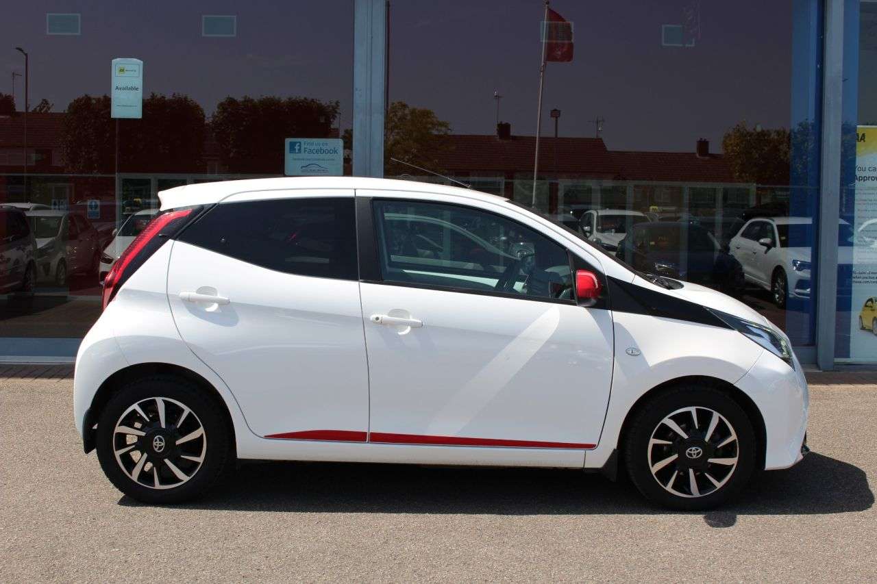 A 2021 TOYOTA AYGO 1.0 VVT-i x-trend Hatchback 5dr Petrol Manual Euro 6 (s/s) (71 ps) 15" ALLO A 2021 TOYOTA AYGO 1.0 VVT-i x-trend Hatchback 5dr Petrol Manual Euro 6 (s/s) (71 ps) 15" ALLO