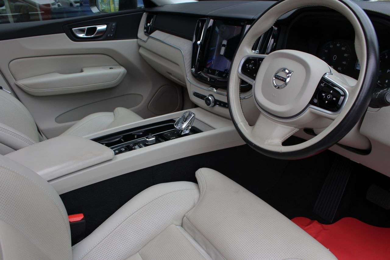2020 VOLVO XC60 2020 VOLVO XC60