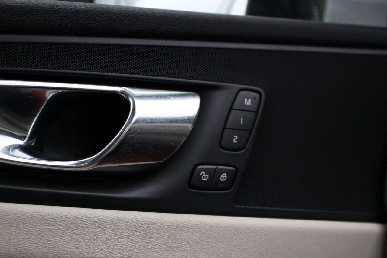 2020 VOLVO XC60 2020 VOLVO XC60
