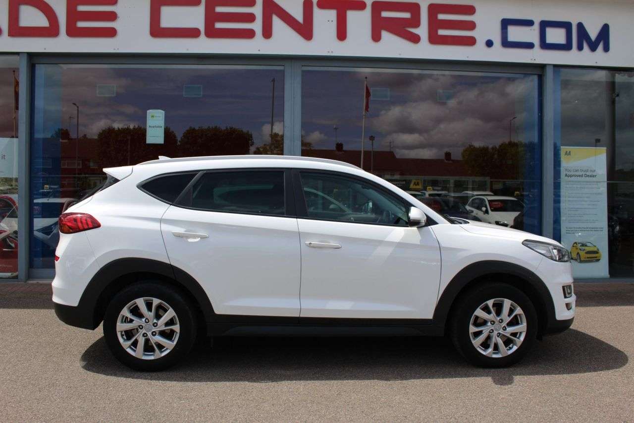 A 2019 HYUNDAI TUCSON 1.6 GDi SE Nav SUV 5dr Petrol Manual Euro 6 (s/s) (132 ps) CRUISE/LDW, 17" A 2019 HYUNDAI TUCSON 1.6 GDi SE Nav SUV 5dr Petrol Manual Euro 6 (s/s) (132 ps) CRUISE/LDW, 17"