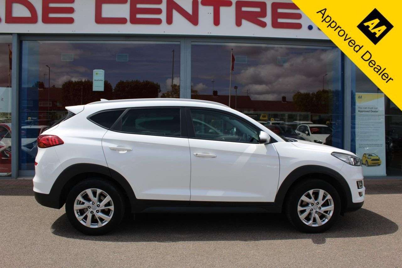 A 2019 HYUNDAI TUCSON 1.6 GDi SE Nav SUV 5dr Petrol Manual Euro 6 (s/s) (132 ps) CRUISE/LDW, 17" A 2019 HYUNDAI TUCSON 1.6 GDi SE Nav SUV 5dr Petrol Manual Euro 6 (s/s) (132 ps) CRUISE/LDW, 17"