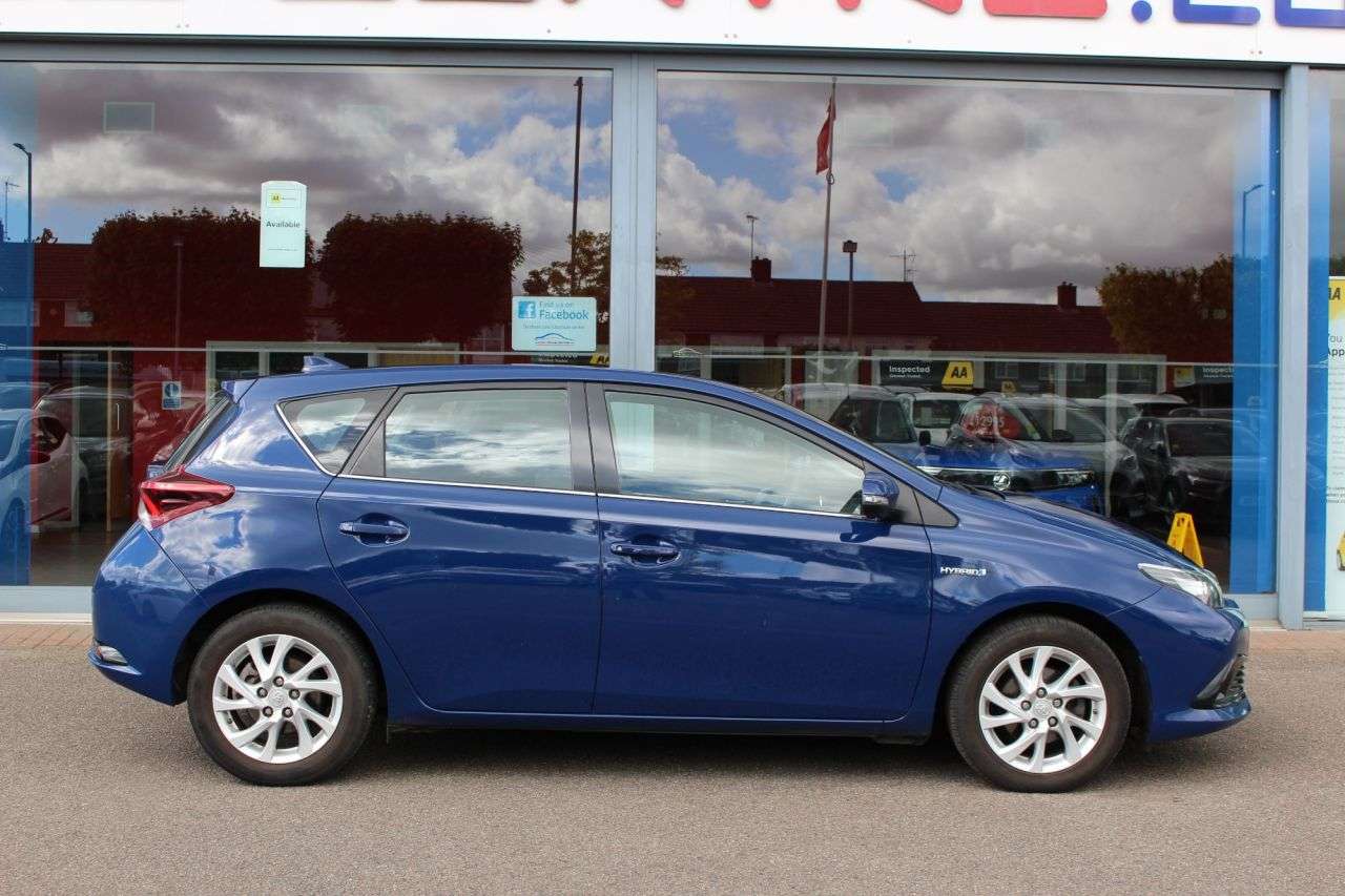 A 2018 TOYOTA AURIS 1.8 VVT-h Icon Tech Hatchback 5dr Petrol Hybrid CVT Euro 6 (s/s) (136 ps) B A 2018 TOYOTA AURIS 1.8 VVT-h Icon Tech Hatchback 5dr Petrol Hybrid CVT Euro 6 (s/s) (136 ps) B