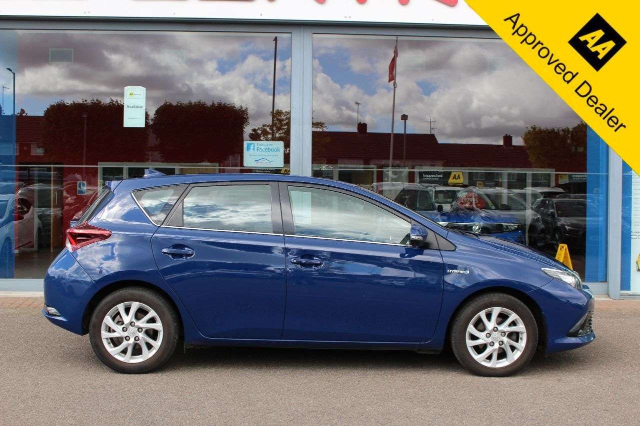 A 2018 TOYOTA AURIS 1.8 VVT-h Icon Tech Hatchback 5dr Petrol Hybrid CVT Euro 6 (s/s) (136 ps) B A 2018 TOYOTA AURIS 1.8 VVT-h Icon Tech Hatchback 5dr Petrol Hybrid CVT Euro 6 (s/s) (136 ps) B