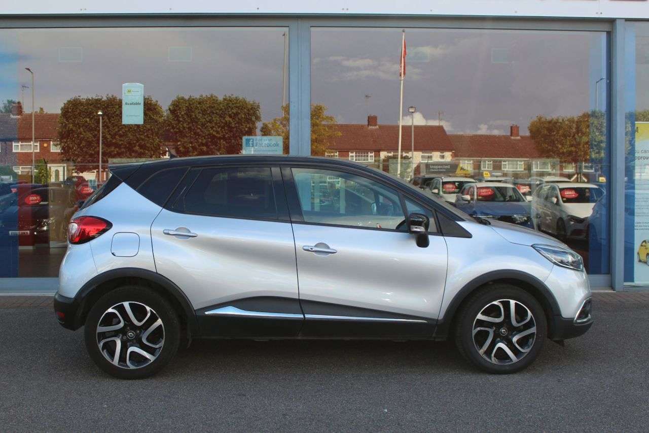 A 2016 RENAULT CAPTUR 1.5 dCi ENERGY Dynamique S Nav SUV 5dr Diesel Manual Euro 6 (s/s) (90 ps) £ A 2016 RENAULT CAPTUR 1.5 dCi ENERGY Dynamique S Nav SUV 5dr Diesel Manual Euro 6 (s/s) (90 ps) £