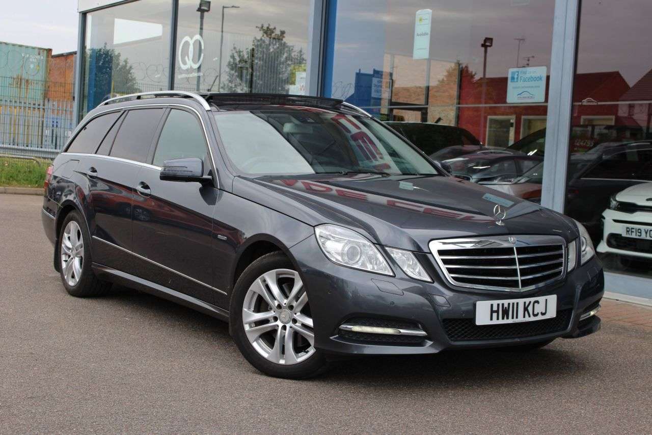 A 2011 MERCEDES-BENZ E-CLASS 3.0 E350 CDI V6 BlueEfficiency Avantgarde Estate 5dr Diesel G-Tronic Euro 5 A 2011 MERCEDES-BENZ E-CLASS 3.0 E350 CDI V6 BlueEfficiency Avantgarde Estate 5dr Diesel G-Tronic Euro 5