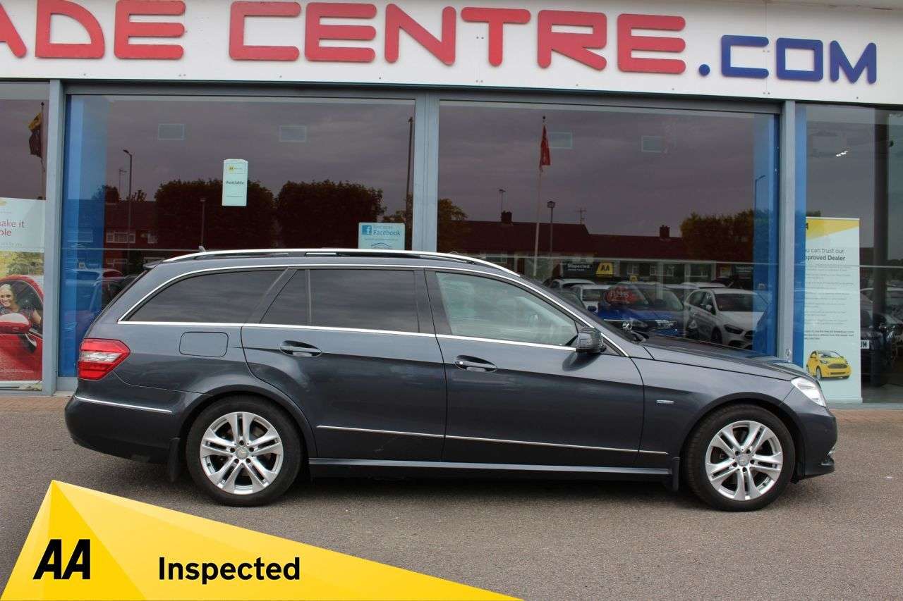 A 2011 MERCEDES-BENZ E-CLASS 3.0 E350 CDI V6 BlueEfficiency Avantgarde Estate 5dr Diesel G-Tronic Euro 5 A 2011 MERCEDES-BENZ E-CLASS 3.0 E350 CDI V6 BlueEfficiency Avantgarde Estate 5dr Diesel G-Tronic Euro 5
