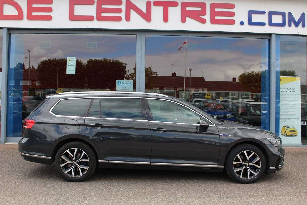 A 2021 VOLKSWAGEN PASSAT 1.4 TSI 13kWh GTE Estate 5dr Petrol Plug-in Hybrid DSG Euro 6 (s/s) (218 ps A 2021 VOLKSWAGEN PASSAT 1.4 TSI 13kWh GTE Estate 5dr Petrol Plug-in Hybrid DSG Euro 6 (s/s) (218 ps