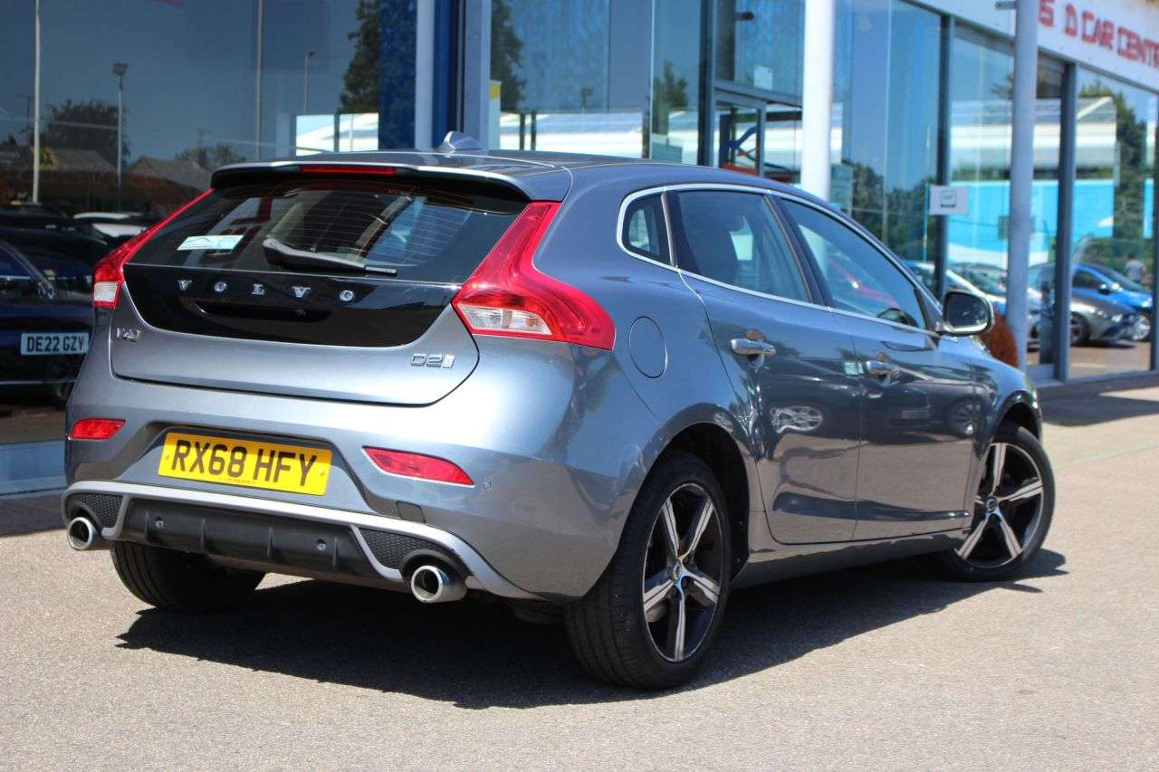 A 2018 VOLVO V40 2.0 D2 R-Design Nav Plus Hatchback 5dr Diesel Manual Euro 6 (s/s) (120 ps) A 2018 VOLVO V40 2.0 D2 R-Design Nav Plus Hatchback 5dr Diesel Manual Euro 6 (s/s) (120 ps)