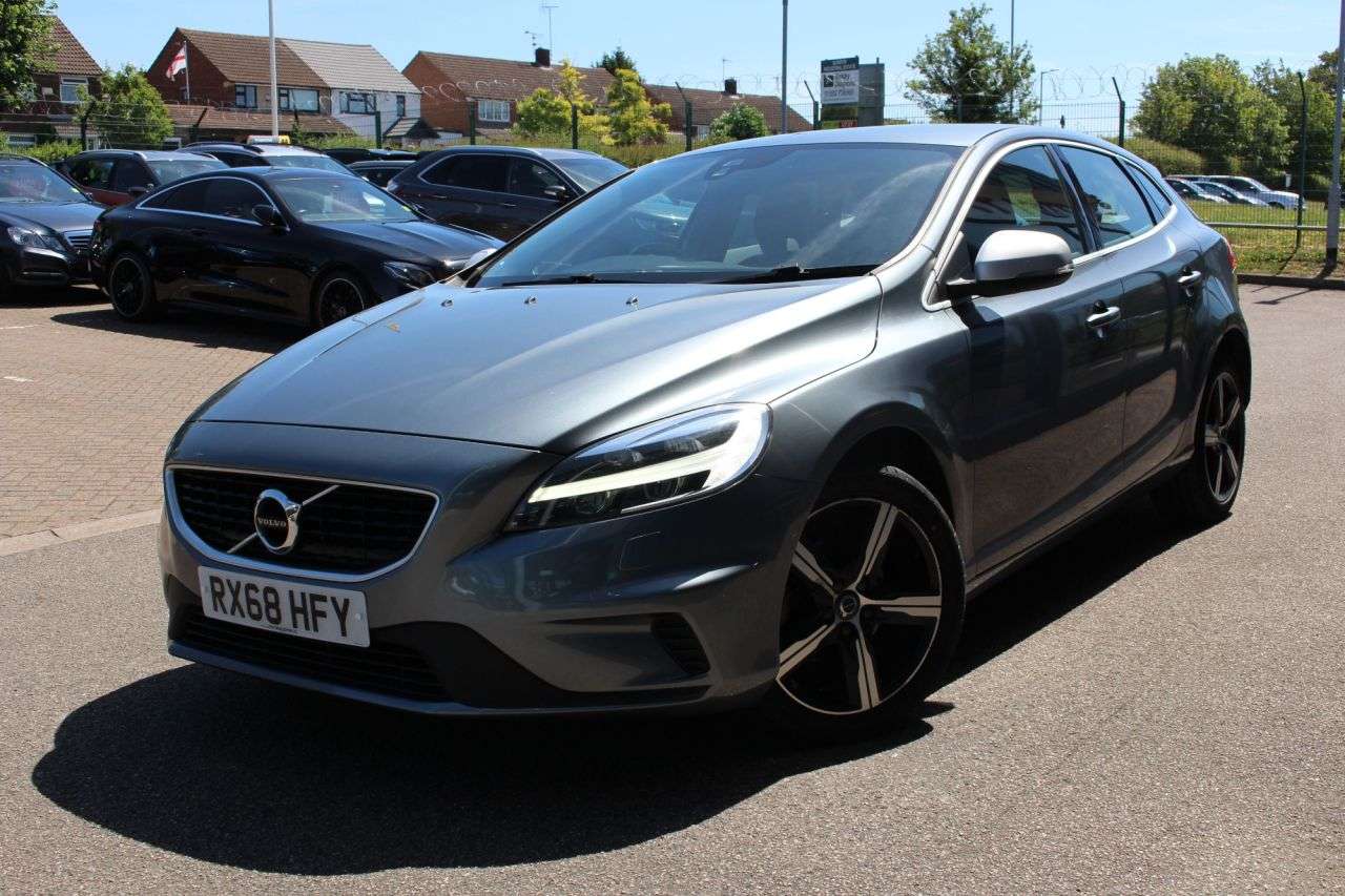 A 2018 VOLVO V40 2.0 D2 R-Design Nav Plus Hatchback 5dr Diesel Manual Euro 6 (s/s) (120 ps) A 2018 VOLVO V40 2.0 D2 R-Design Nav Plus Hatchback 5dr Diesel Manual Euro 6 (s/s) (120 ps)