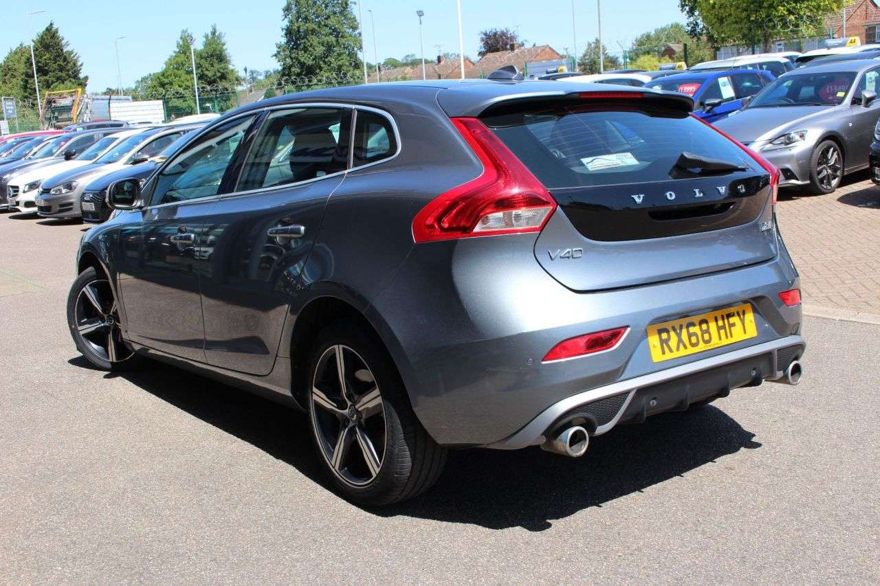 2018 VOLVO V40 2018 VOLVO V40