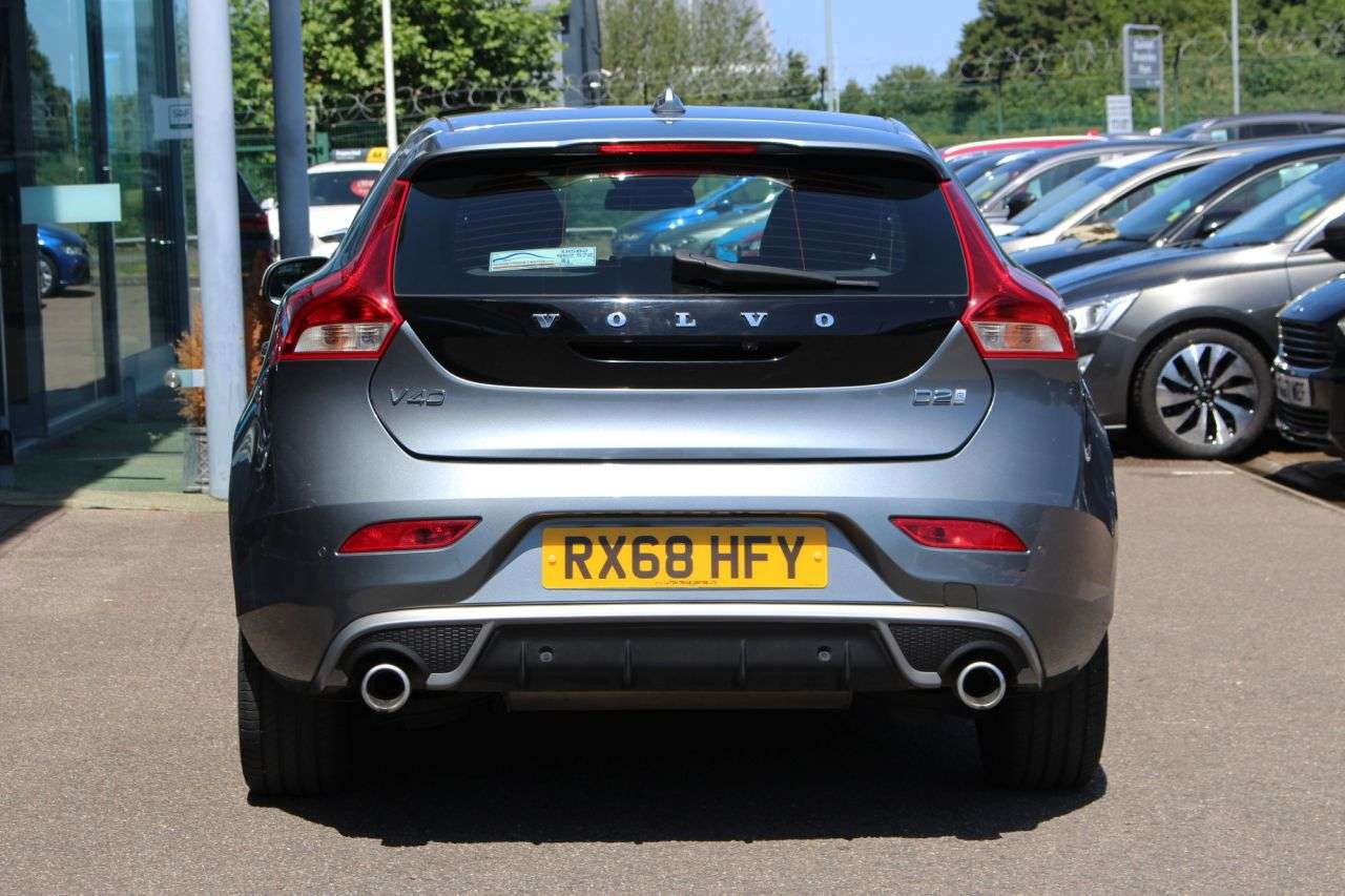 2018 VOLVO V40 2018 VOLVO V40