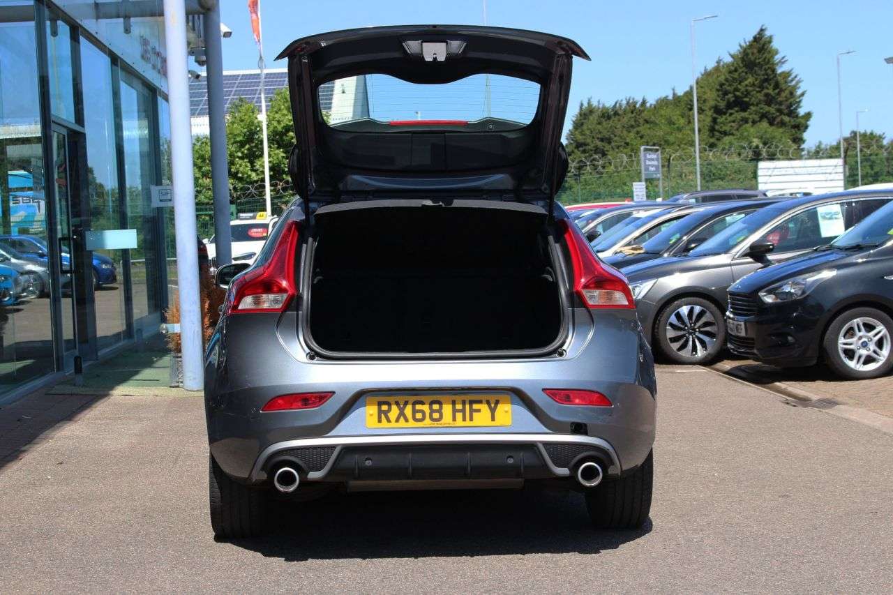 2018 VOLVO V40 2018 VOLVO V40